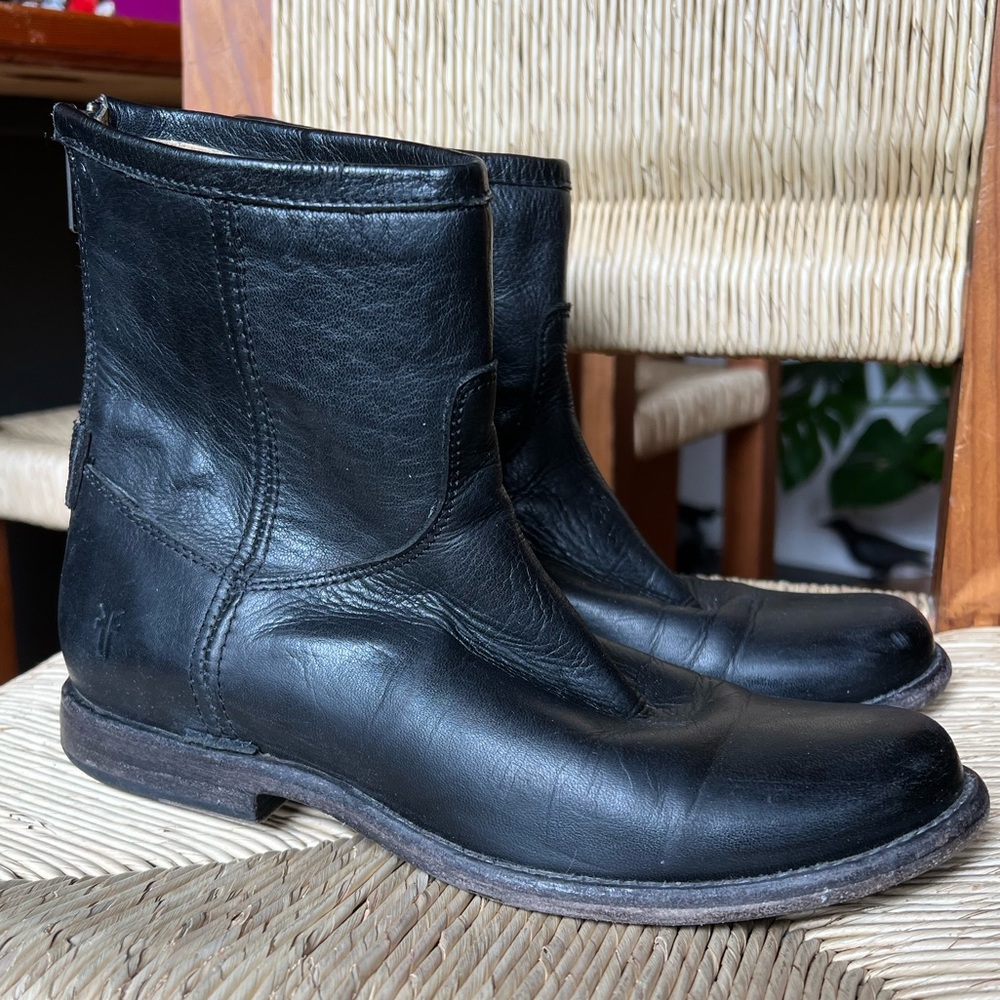 Frye boots 7.5 great shape zip up back ankle boot